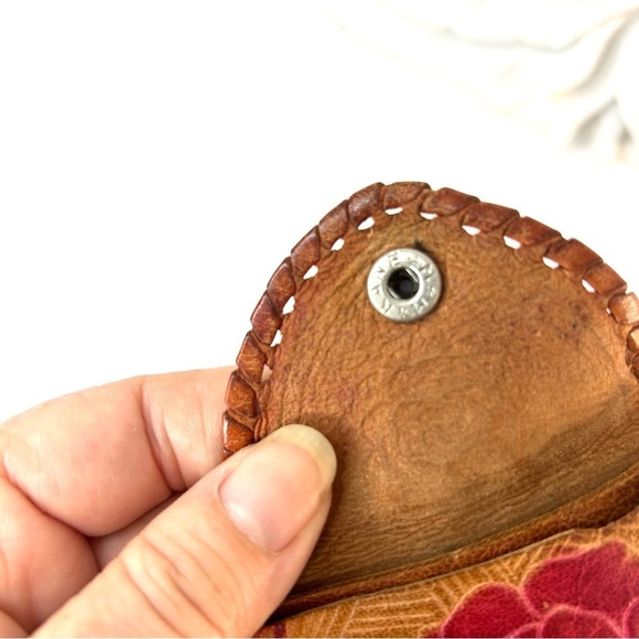 Vintage Hand Tooled Leather Coin Purse Snap Closure Floral Design Front And Back - Picture 4 of 9